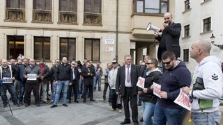 Taxikári hrozia hromadným štrajkom, ak úrady nezakročia proti aplikácii Uber