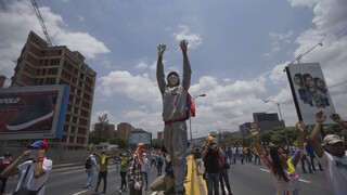 Protesty vo Venezuele majú ďalšiu obeť, policajt zabil študenta