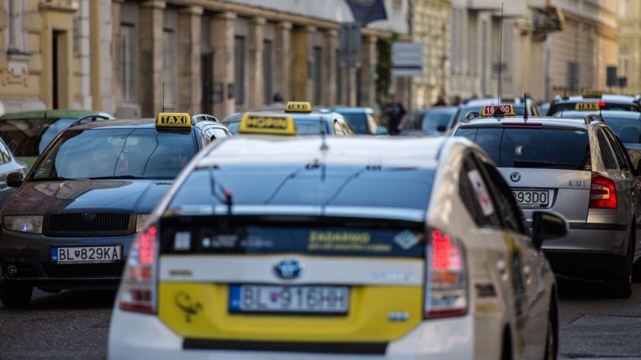 SaS chce rušiť regulácie v taxislužbách, na podnikanie má stačiť jediná vec