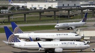 Americké aerolinky čelia kritike, verejnosť žiada odstúpenie riaditeľa z funkcie