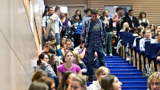Študentov chcú motivovať k nástupu na slovenské vysoké školy, môžu získať štipendiá