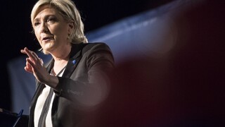 Aktivisti si neželajú Le Penovú, zaútočili na sídlo jej kampane