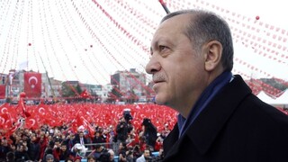 Podľa posledných prieskumov tureckí voliči podporia ústavné zmeny