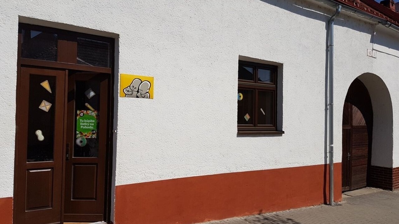 Sídlo festivalu Pohoda posprejovali protižidovským nápisom