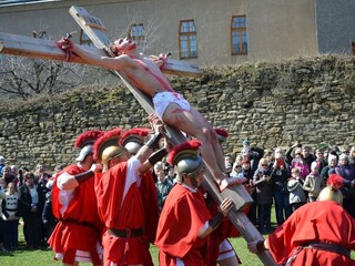 Kresťania slávia Veľký piatok, pripomínajú si ukrižovanie Krista