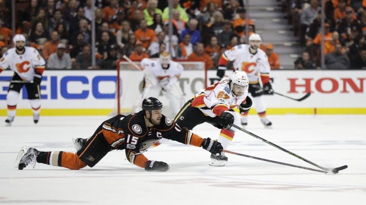 NHL: Chicago vstúpilo do Play-off prehrou, Pánik rozdal 7 bodyčekov