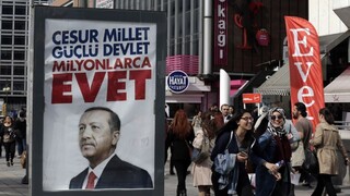 Čaká Turecko veľký politický obrat? Občania rozhodnú v referende