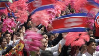 Severná Kórea oslavuje Deň Slnka. Predviedla aj svoj vojenský arzenál