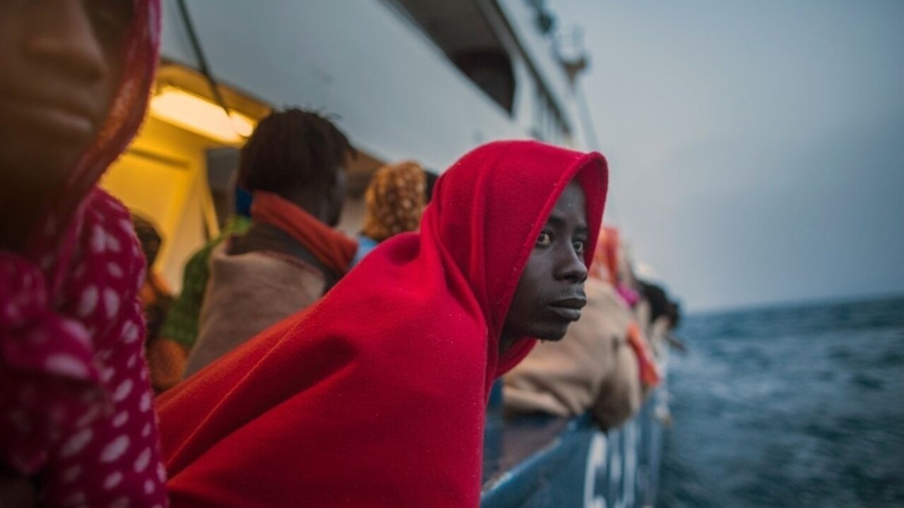 Sme absolútne neovládateľní, hlásila záchranná loď plná utečencov