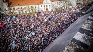 Účastníci Veľkého protikorupčného pochodu zaplnili Námestie SNP