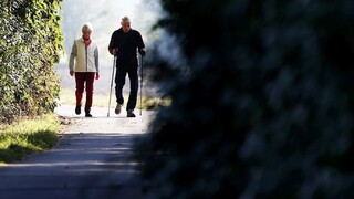 Starodôchodcovia si finančne polepšia, vláda schválila zmeny