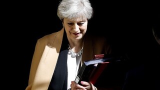 Britskí poslanci drvivou väčšinou schválili predčasné voľby