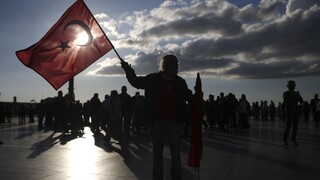 Turecká opozícia oficiálne požiadala o anulovanie referenda