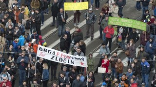Protikorupčný protest bol pokojný, organizátori ocenili prístup polície
