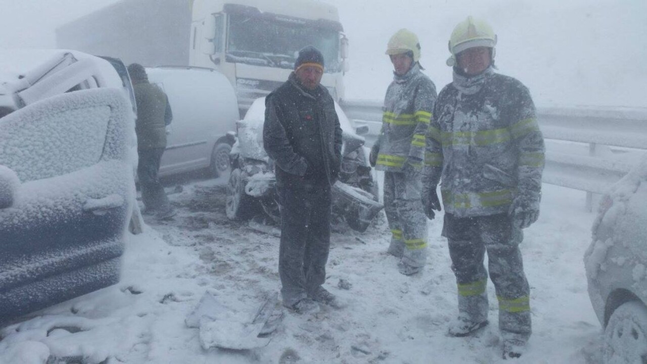 Fotogaléria: Takto vyzerá úsek diaľnice D1 po hromadnej nehode
