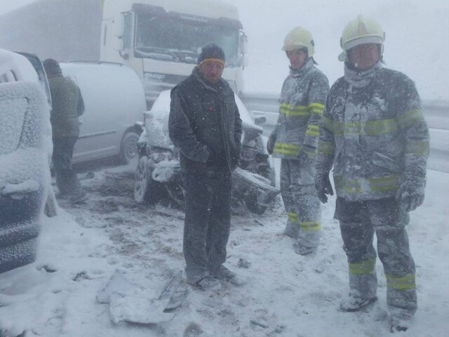 Fotogaléria: Takto vyzerá úsek diaľnice D1 po hromadnej nehode