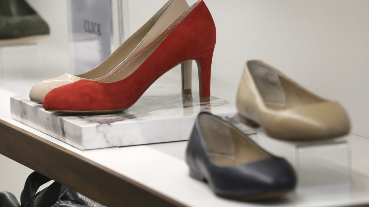 Británia sa zaoberala podpätkami na pracovisku, vláda už rozhodla