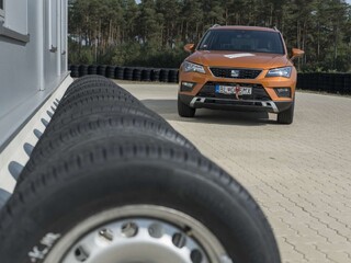 Test letných pneumatík pre SUV, autonómna jazda v BMW 540i a nová Toyota Yaris