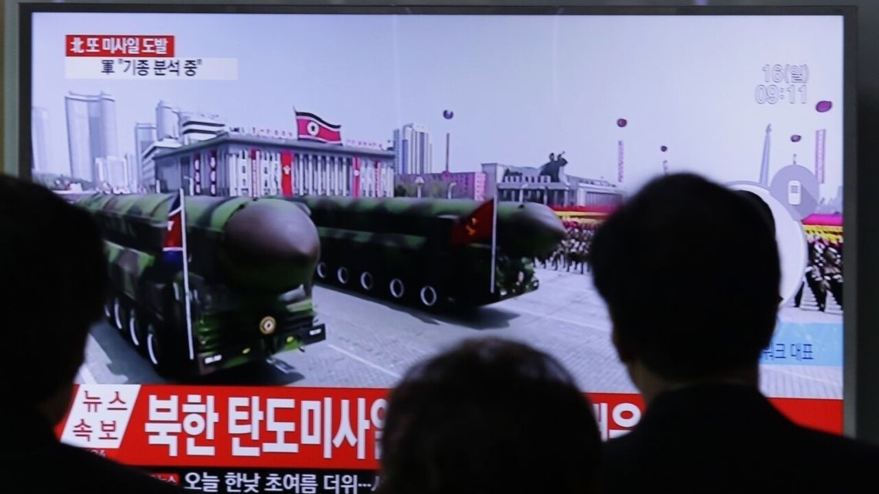 Trump sa dohodol s japonským premiérom, chcú tlačiť na KĽDR