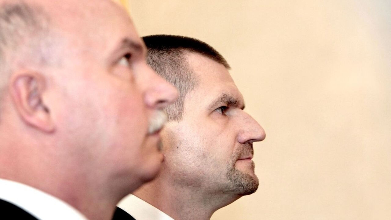 Dvere k nástenke boli otvorené, obhajoval sa exminister na súde