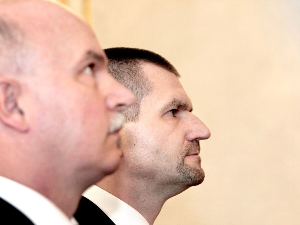 Dvere k nástenke boli otvorené, obhajoval sa exminister na súde
