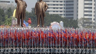 Severná Kórea oslavuje výročie založenia armády, usporiadala cvičenie