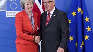 Juncker mieri do Londýna, s Mayovou prerokuje Brexit