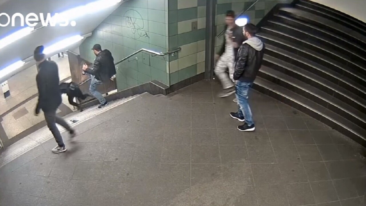 V berlínskom metre skopol ženu zo schodov, hrozí mu 10 rokov