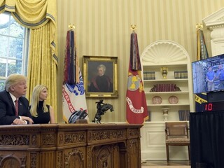 Trump miluje kolu. Objednáva si ju obávaným červeným tlačidlom