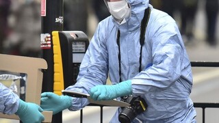 Blízko sídla britského parlamentu zatkla polícia ozbrojeného muža