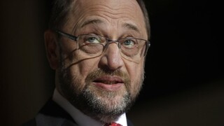 Martina Schulza napomenuli europoslanci pre vyplácanie prémií