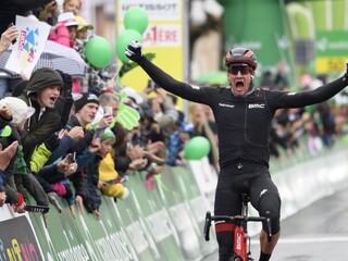 Preteky Okolo Romandie poznačilo zlé počasie, etapu vyhral Kueng