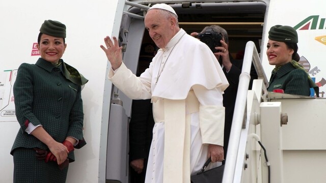 Pápež krátko po útokoch na kresťanov pricestoval do Egypta