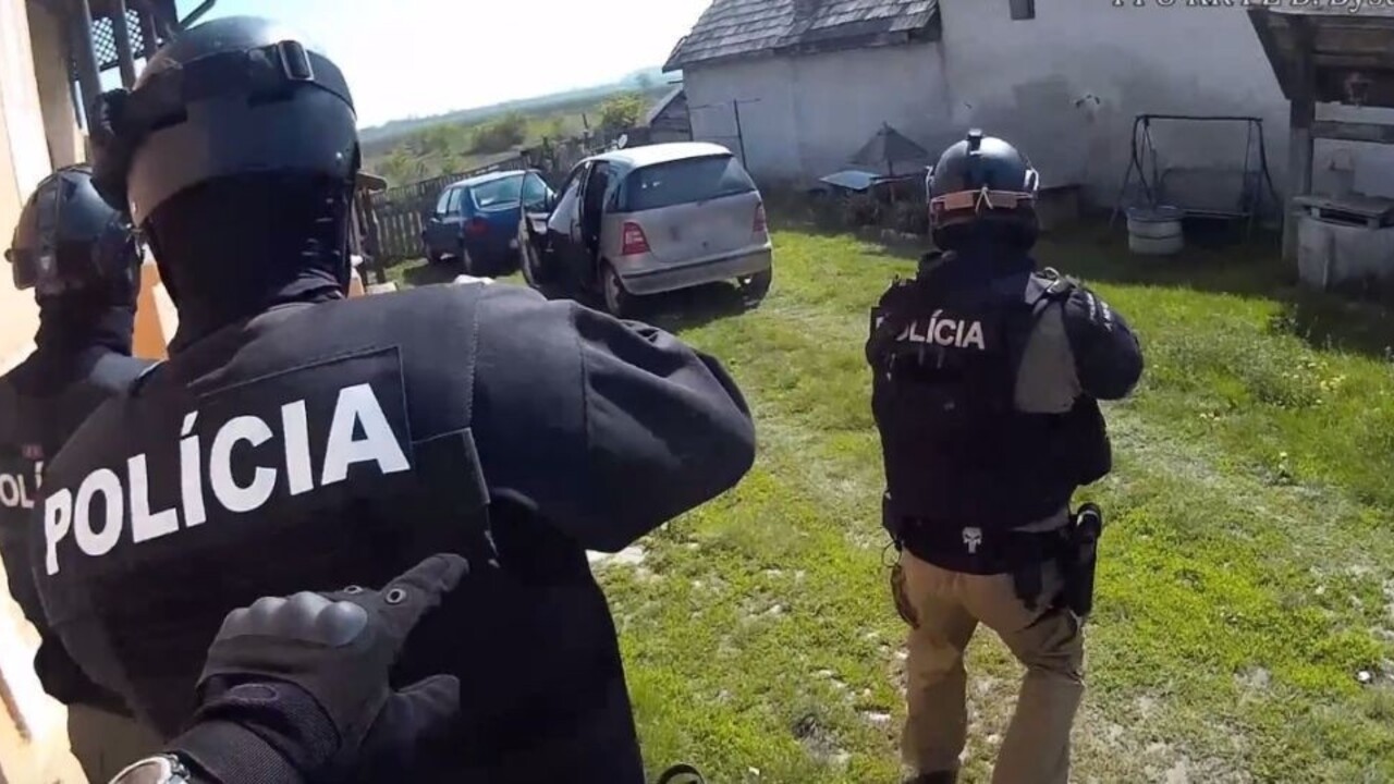 Zverejnili video zo zásahu proti dvojici podozrivej z vraždy