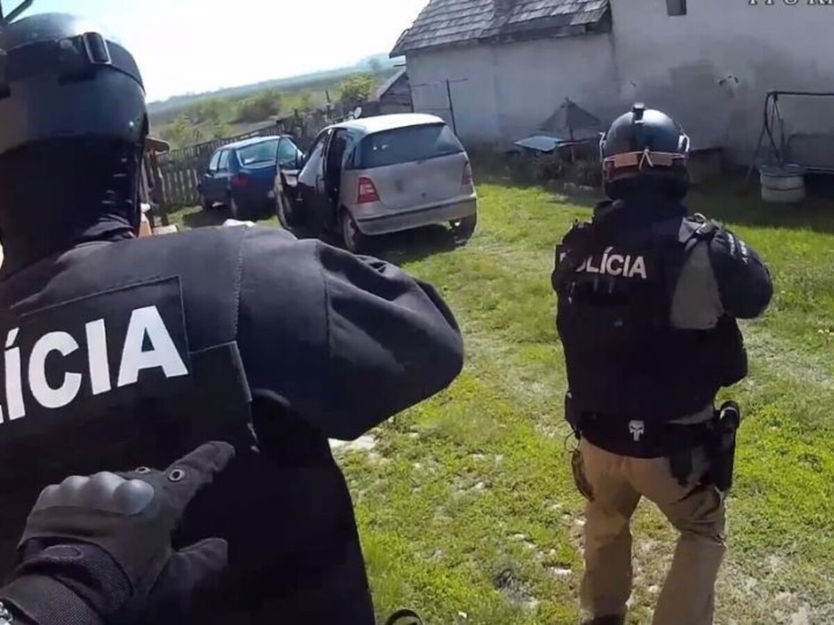 Zverejnili video zo zásahu proti dvojici podozrivej z vraždy