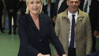 Le Penová vyzvala voličov, aby jej pomohli zastaviť súpera