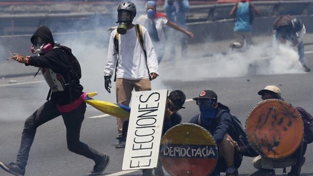 aptopix-venezuela-political-crisis887632425072_0a000002-0b4f-6fa1.jpg