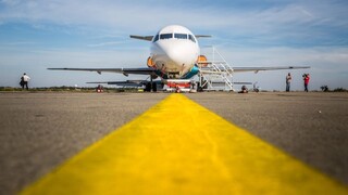 Lietadlo stratilo vo vzduchu koleso. Pilot musel núdzovo pristáť