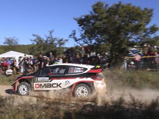 Na čele Rely Argentíny figuruje Evans, Ogier je priebežne štvrtý