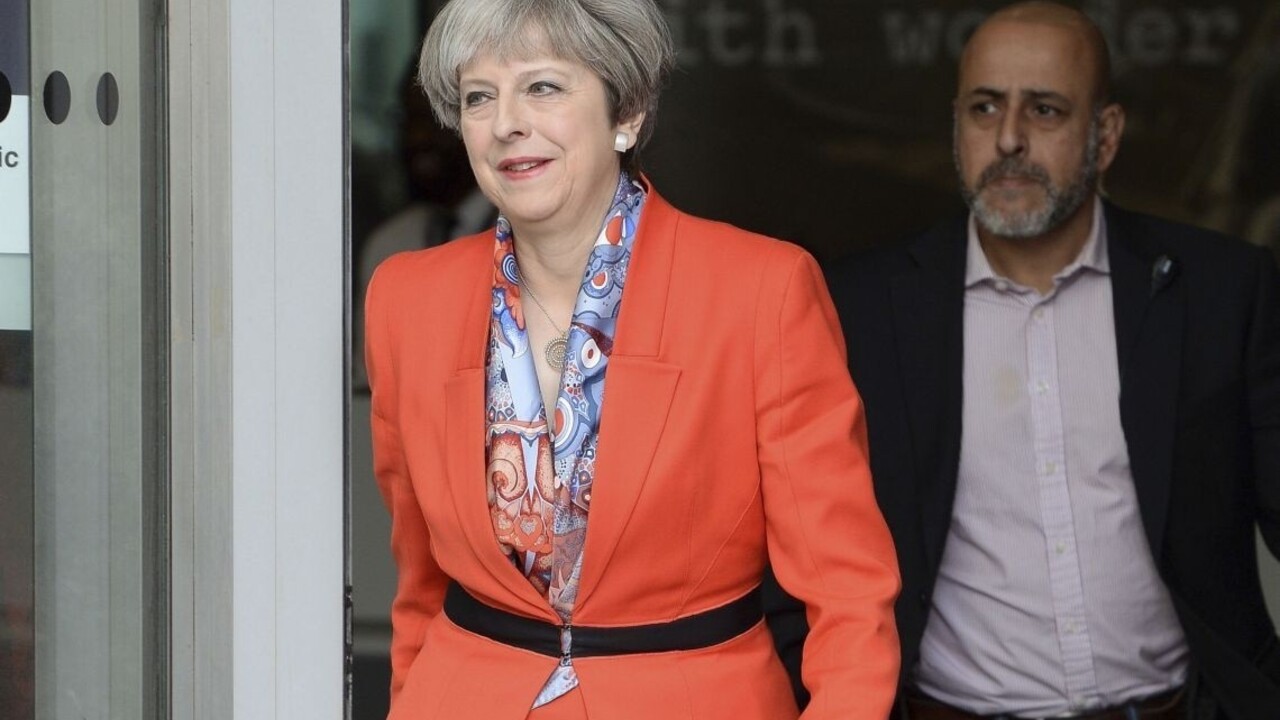 Rokovania o Brexite budú tvrdé, vyhlásila Mayová