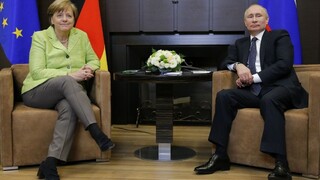 Putin sa stretol s Merkelovou. K prelomu vraj nedošlo