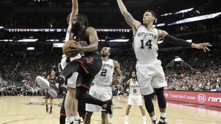 NBA: Cleveland sa ujal vedenia, domáci výbuch San Antonia