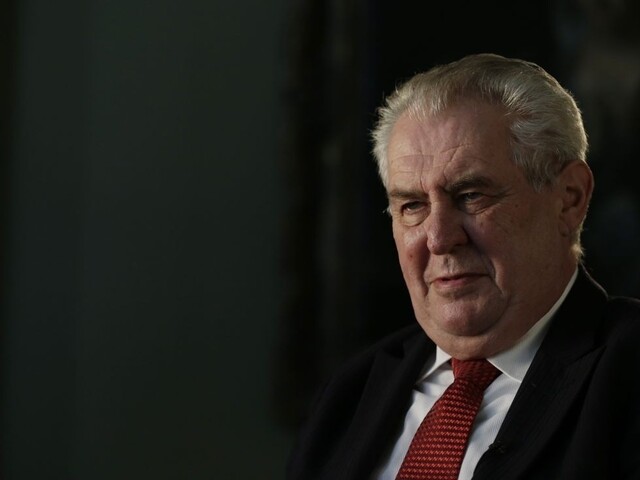 Zeman sa stretol s Babišom a Chovancom. Podľa nich demisiu prijme
