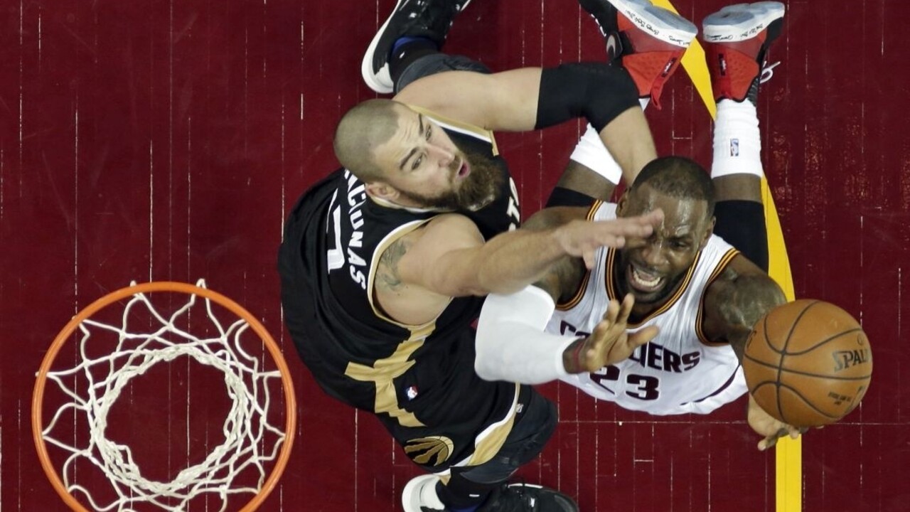 Cleveland si opäť poradil s Torontom, James stíha už len Jordana
