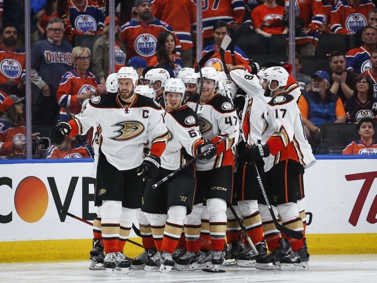 Edmonton so Sekerom podľahol Anaheimu, Ducks vyrovnali sériu