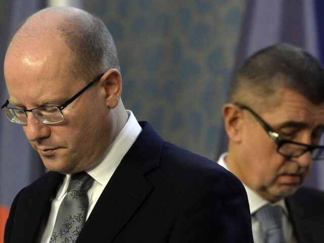 Český premiér otočil. Demisiu nepodá, chce odvolať Babiša