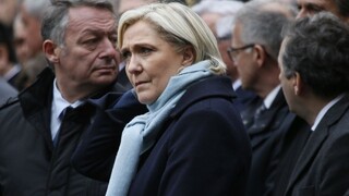 Napätie vo Francúzsku sa stupňuje, Le Penovú zasypali vulgarizmami