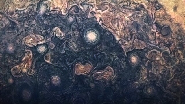 jupiter-8-juno-p5-south-pole_0a000002-68e2-c26c.jpg