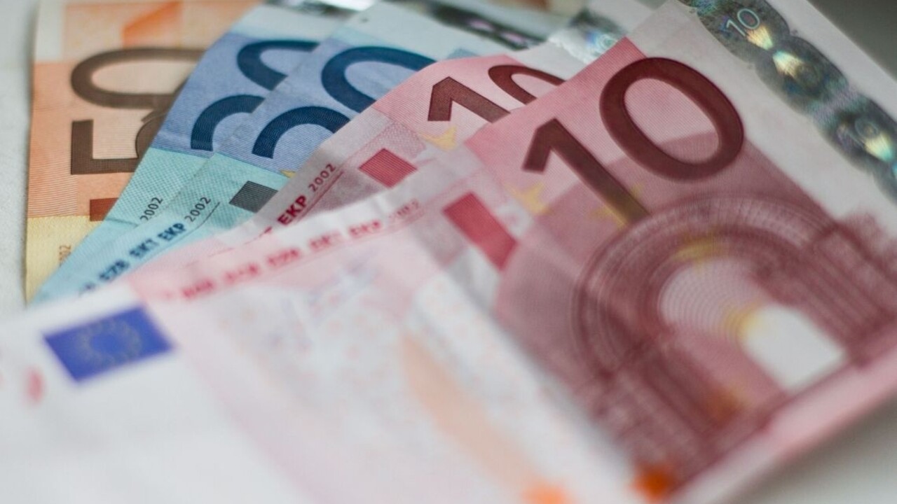 peniaze eurá bankovky hotovosť 1140px (SITA/Jozef Jakubčo)