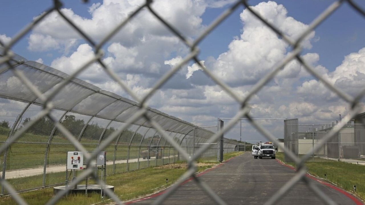 Má Trumpov múr zmysel? Podľa pašeráka zvýhodní prevádzačov